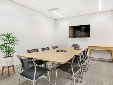 8 Person Meeting Room at Workspace365 Queen Street (Hourly)