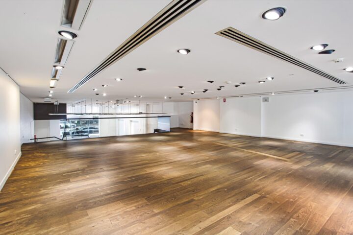 FLEXIBLE RETAIL FLOOR - Adaptable display surfaces across multiple levels