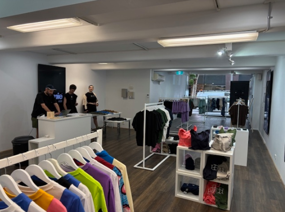 Flexible retail space model with a ready-to-use pop-up store setup and clothing displays