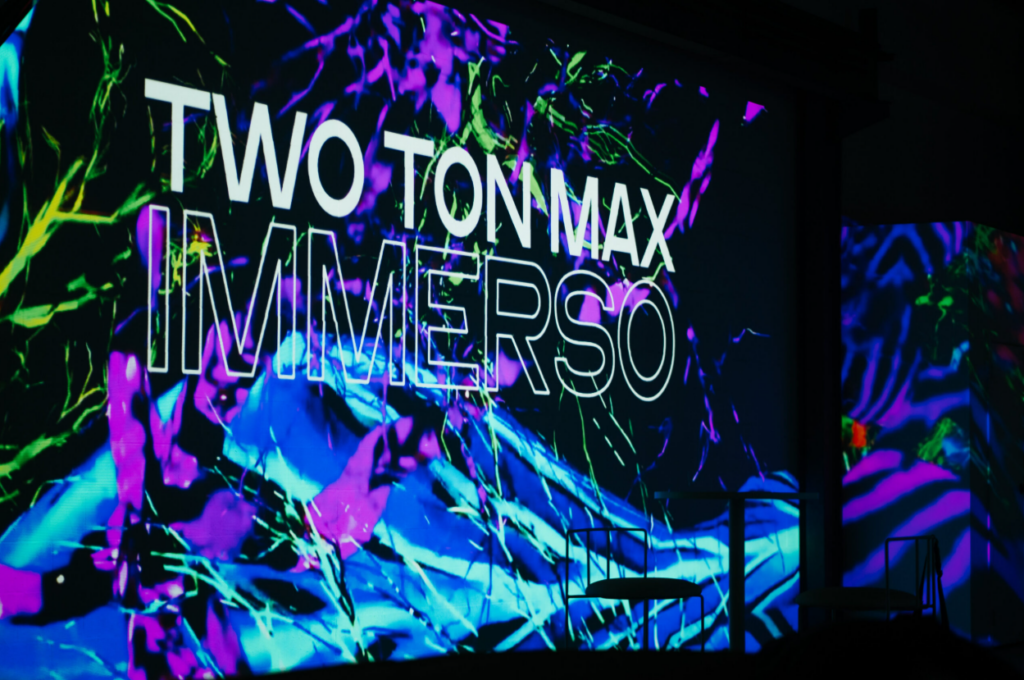 Pop-up space marketing strategy using immersive visual display to create shareable brand experience