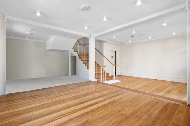 Australian pop up shop space with existing retail fit-out and facilities