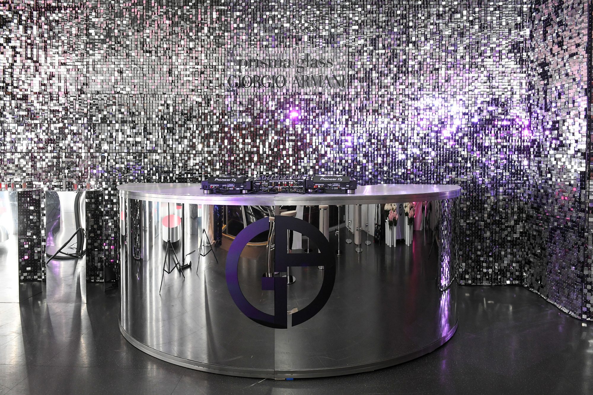 Armani mirrored event bar
